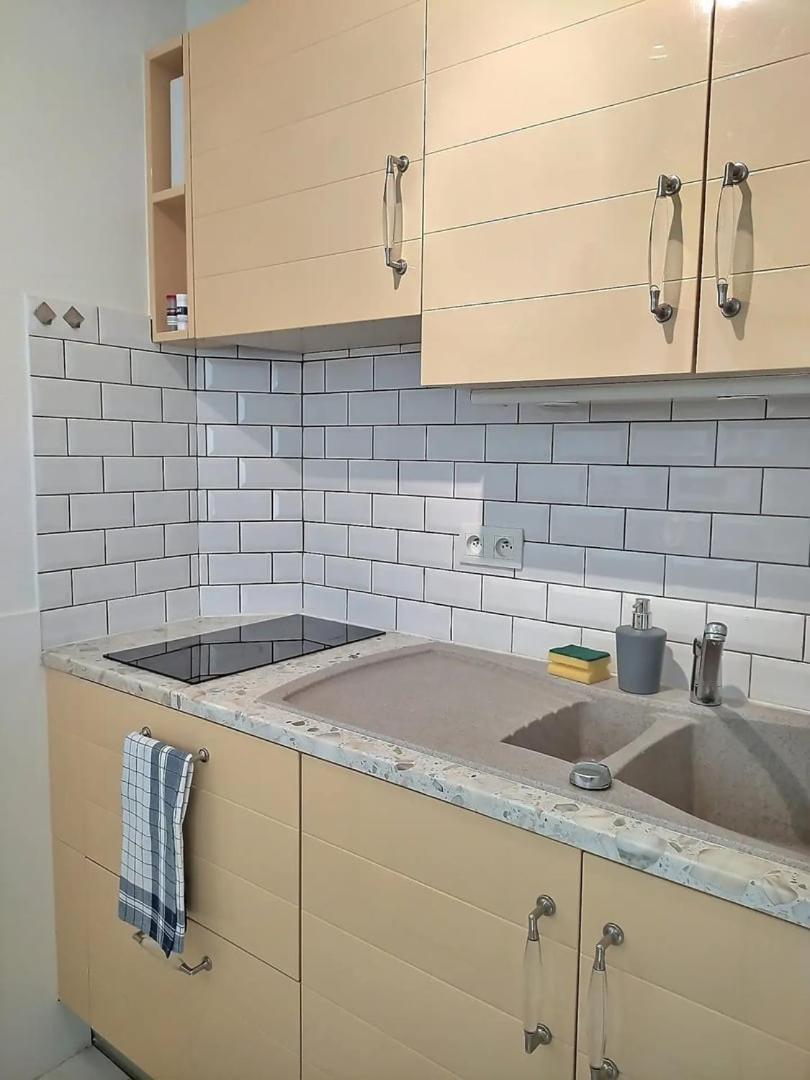 Le Travel - Appartement Equipe Proche Centre Et Yschools Troyes Ngoại thất bức ảnh